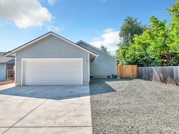 1321 Maxwell Rd, Anytown, OR 97404