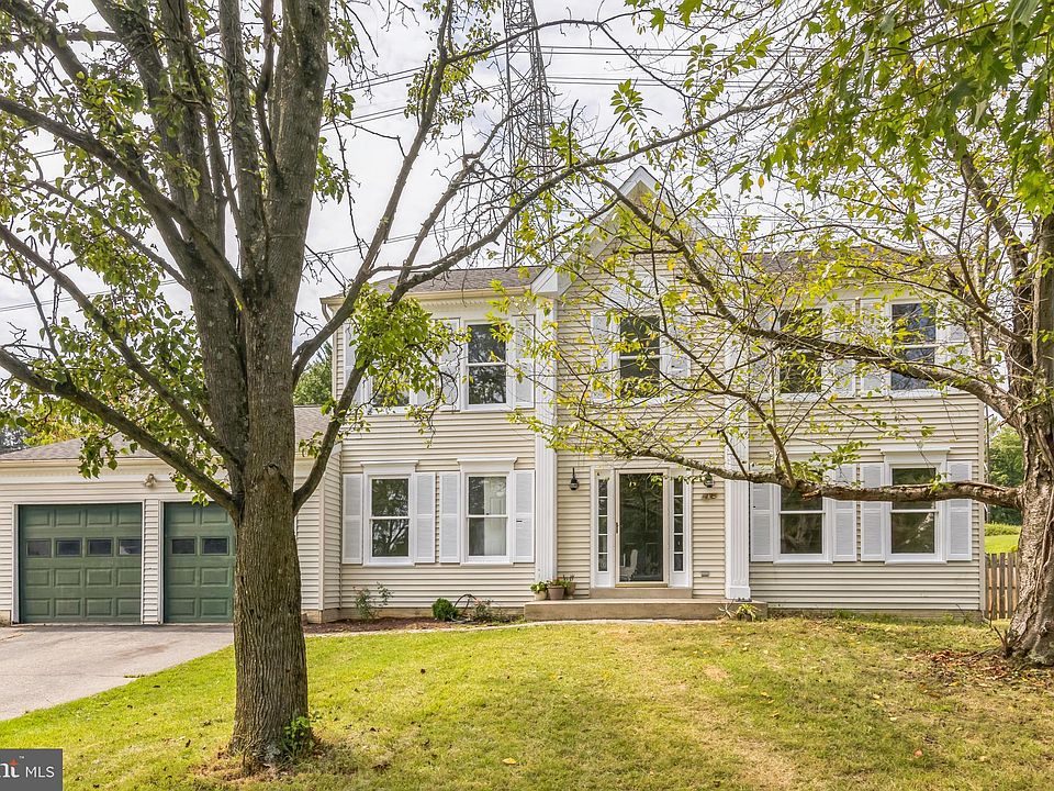 1st image of 28 Snow Meadow Ln