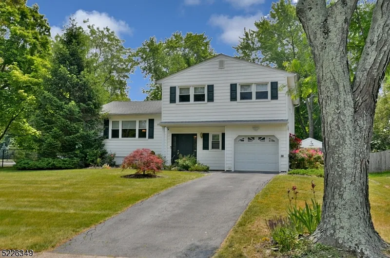 8 Morgan Rd photo 1