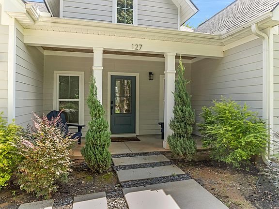 5th image of 127 Berry Dr