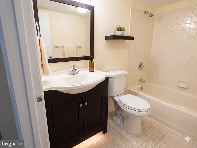 101 Claridge Ct #11 — Photo 12