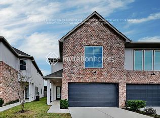 10442 Executive Lake Dr, Stafford, TX 77477