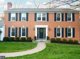 9008 Streamview Ln, Vienna, VA 22182