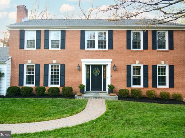 9008 Streamview Ln, Vienna, VA 22182