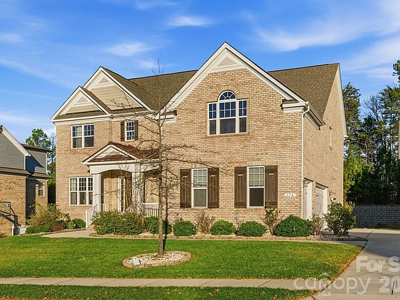 3rd image of 374 Hampton Trail Dr