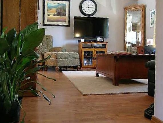 4th image of 2955 Farrington Ave