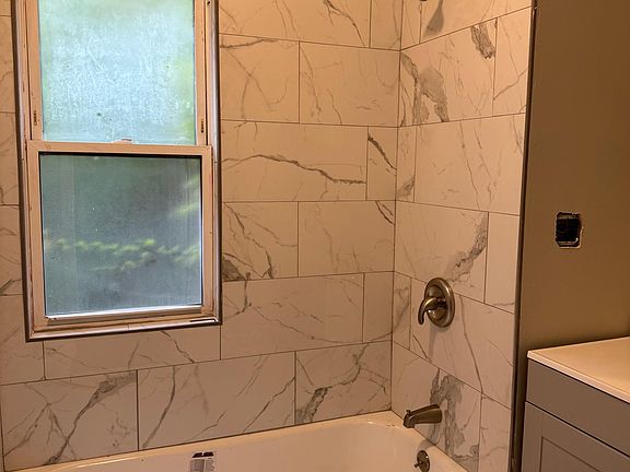 4th image of 7125 S Ellis Ave #2