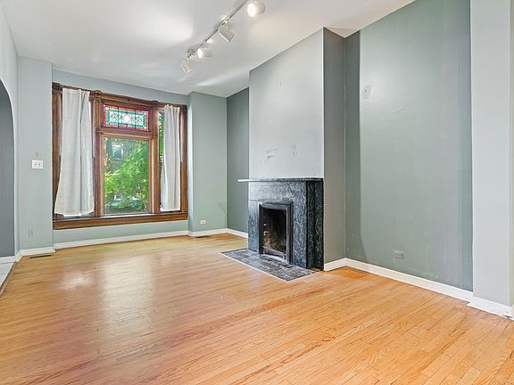 3rd image of 2631 N Wilton Ave