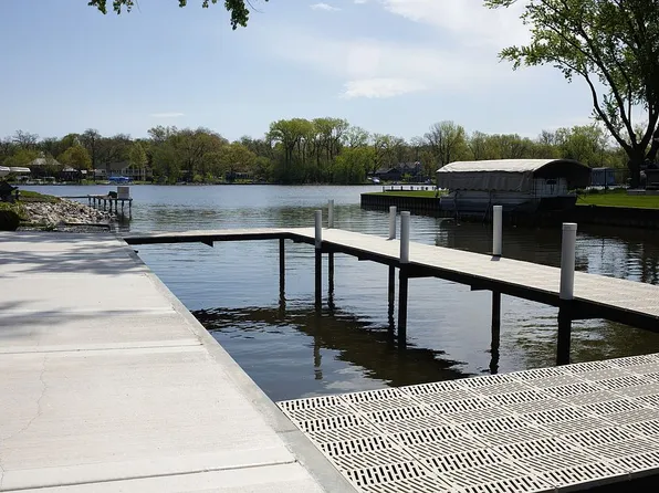 2901 Gregg Dr, McHenry, IL 60050