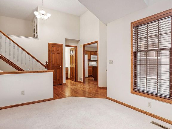 4th image of 1219 Pond View Ln