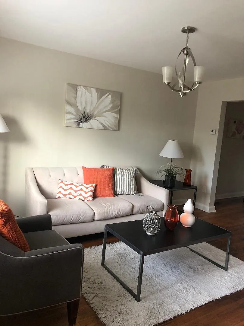 3413 Baker St NE photo 1