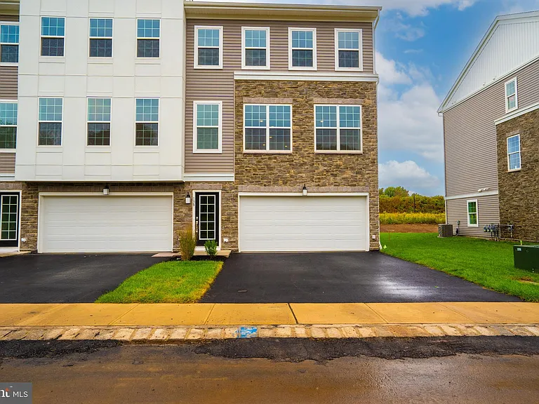 138 Ada Hightower Ave — Photo 1