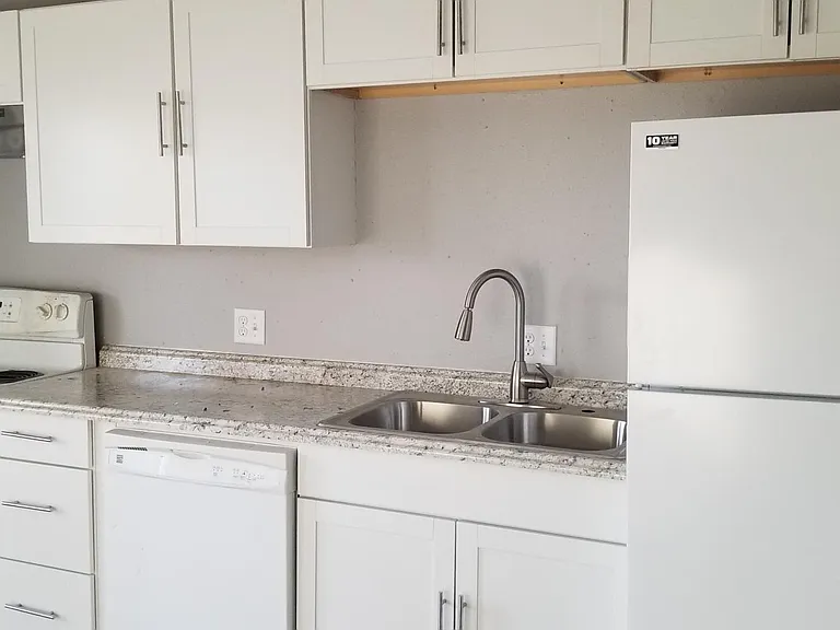 314 Stratford Dr #4 — Photo 7