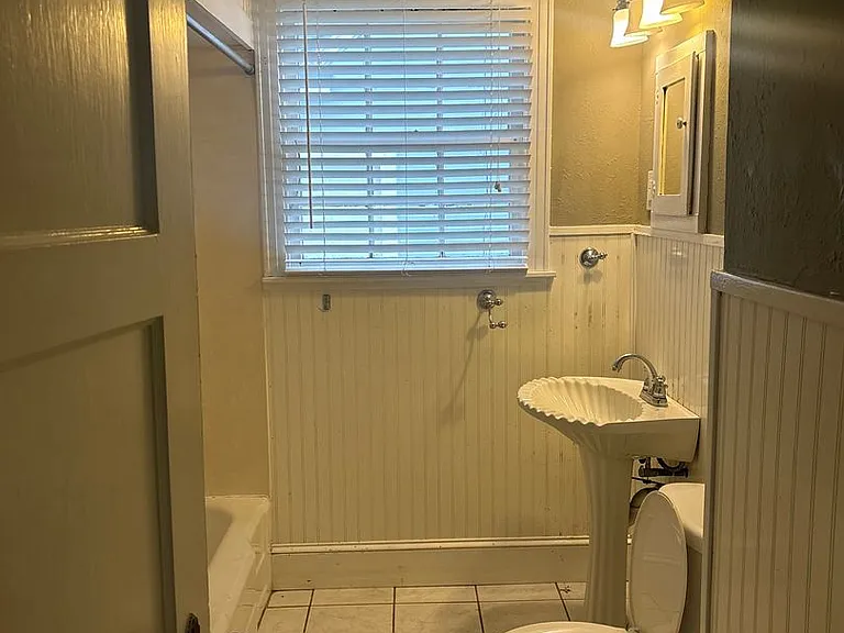 3827 Maryland Ave — Photo 2