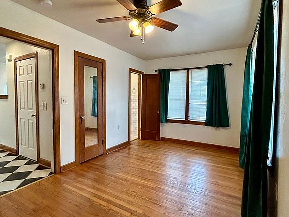 2nd image of 323 S Duck St #4