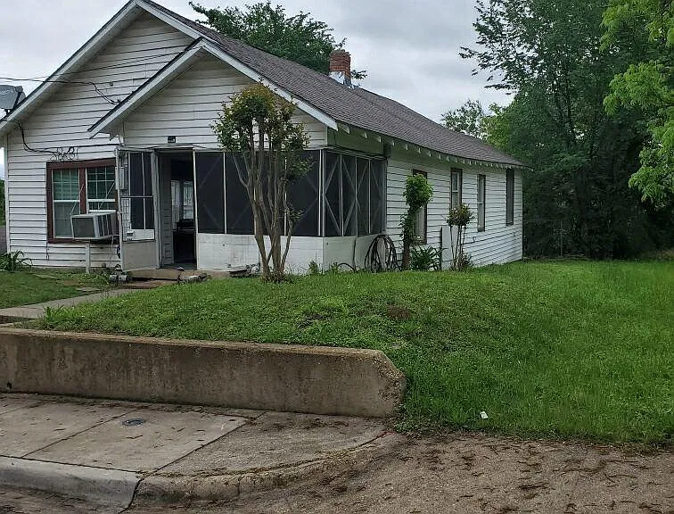 204 Landis St — Photo 2