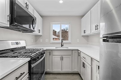 2nd image of 17 Bennett Dr #3