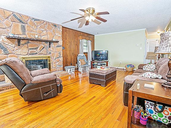 2nd image of 208 Sherwood Dr