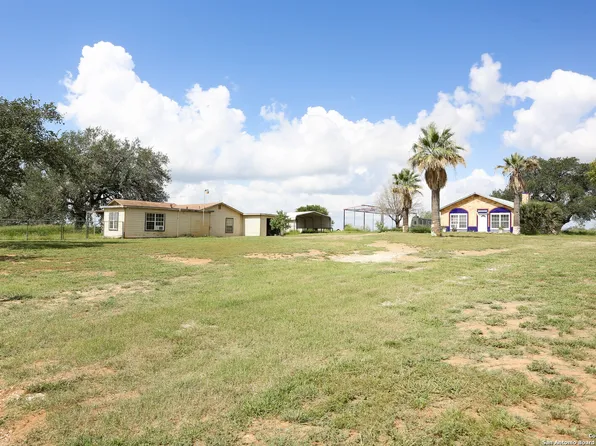 10705 N State Hwy 16, Poteet, TX 78065