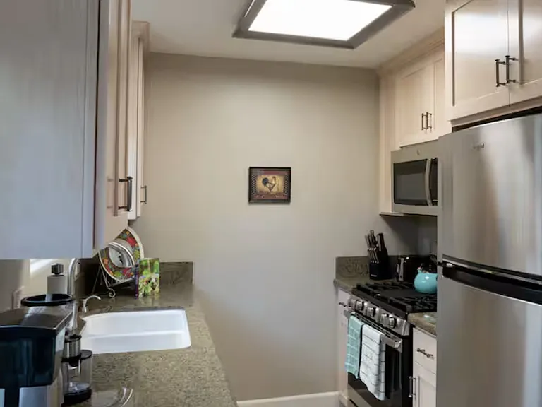 451 Mentone Ave #2 — Photo 2