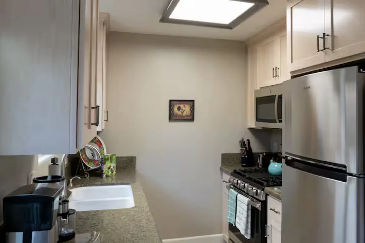 Building Photo - 451 Mentone Ave #2