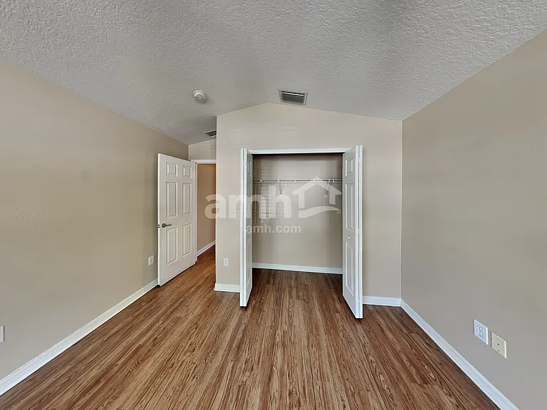 2305 Lawrence Hall St — Photo 15
