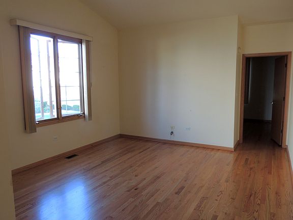4th image of 13536 Lockwood Ave