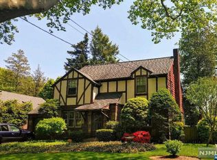 15 Raymond Ave, Rutherford, NJ 07070