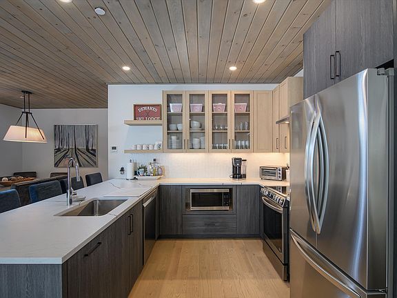 5th image of 37 Village Center Road Blue Spruce #4