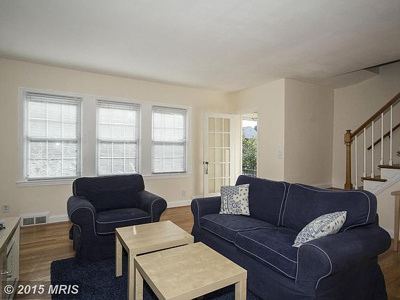 LOADS OF LIGHT IN THE LIVING ROOM