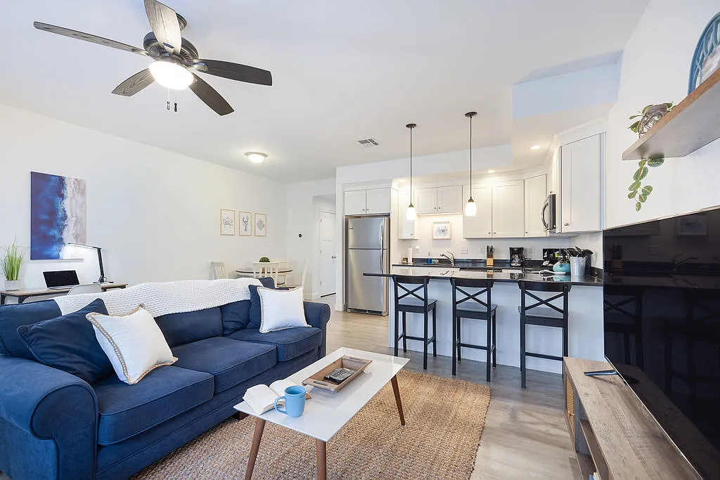 1 bed, 1.5 bath, 837 sqft, $2,100 — Photo 1