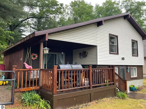 1847 N Ogemaw Trl, West Branch, MI 48661