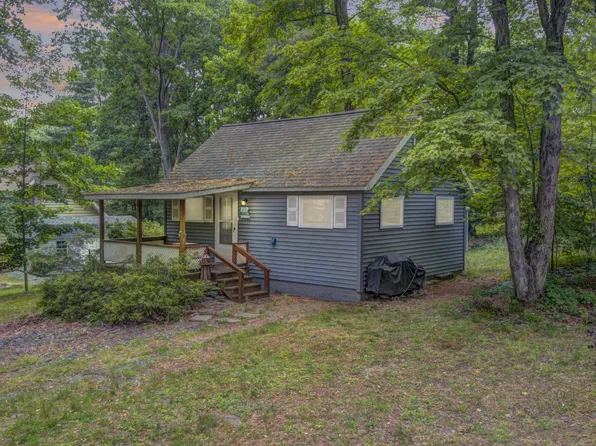 36 Maple St, Hawley, PA 18428