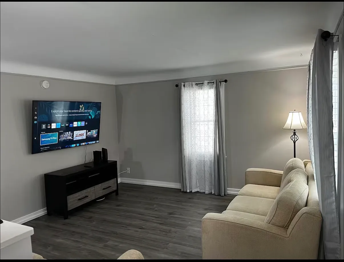4 bed, 1170 sqft, $2,400 — Photo 2