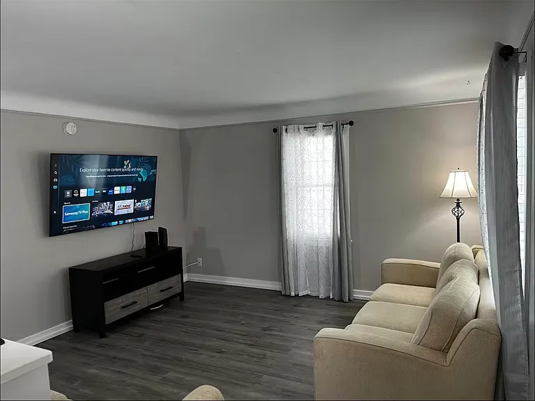 326 W Bagley Rd — Photo 2