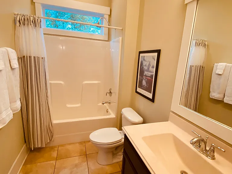 1912 Fernwood Way — Photo 12