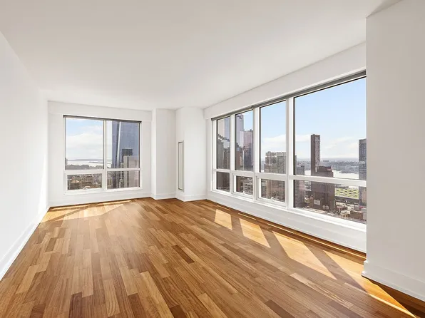 350 W 42nd St APT 42H, New York, NY 10036