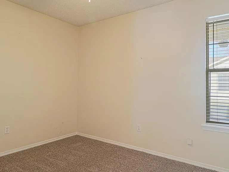 13472 Locust Hill Dr — Photo 9