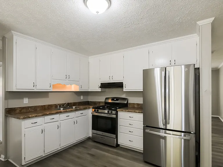 558 Wavelyn Way — Photo 7