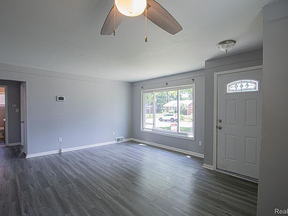 4th image of 29864 Brooklane St