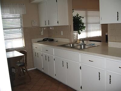 5th image of 301 Park Lane Dr