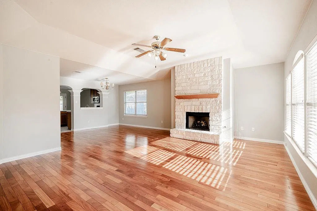 3 bed, 2.0 bath, 1646 sqft, $2,400 — Photo 3