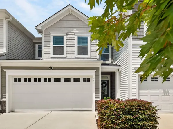 743 Creekway Dr, Fuquay Varina, NC 27526