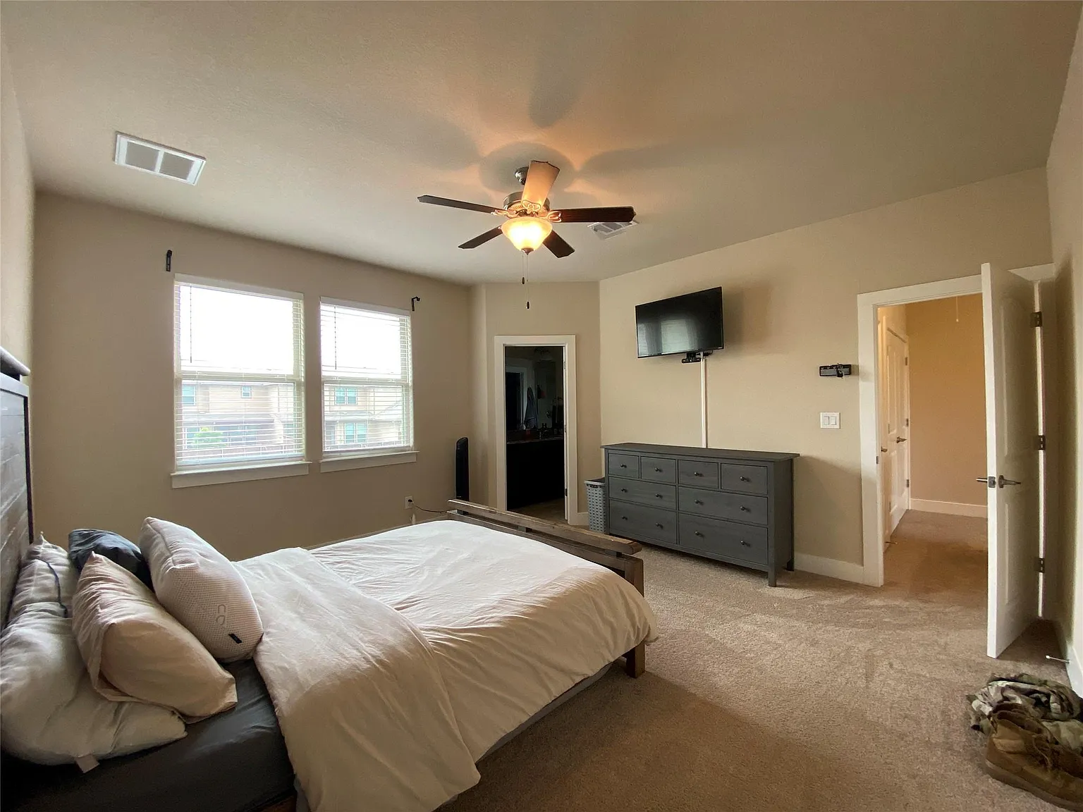 2 bed, 2.5 bath, 1311 sqft, $1,950 — Photo 4