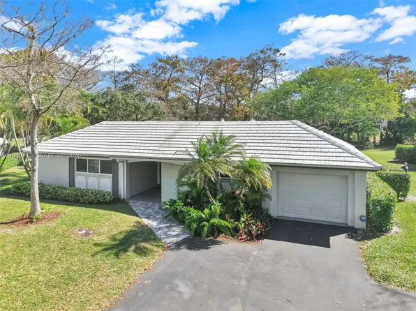 820 E Cypress Ln #V-38, Pompano Beach, FL 33069