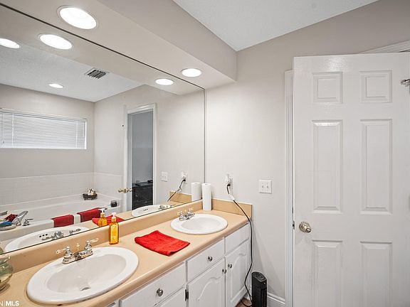5th image of 10316 Eleanor Ct