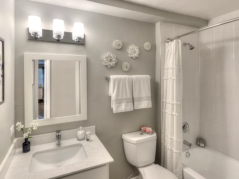 Eagle Creek Apartments — Photo 35