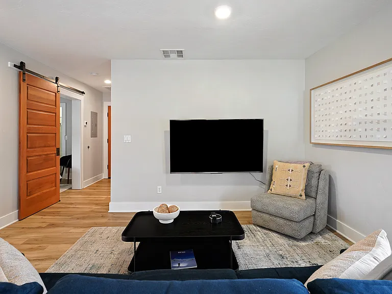 523 NW Colorado Ave #200 — Photo 8