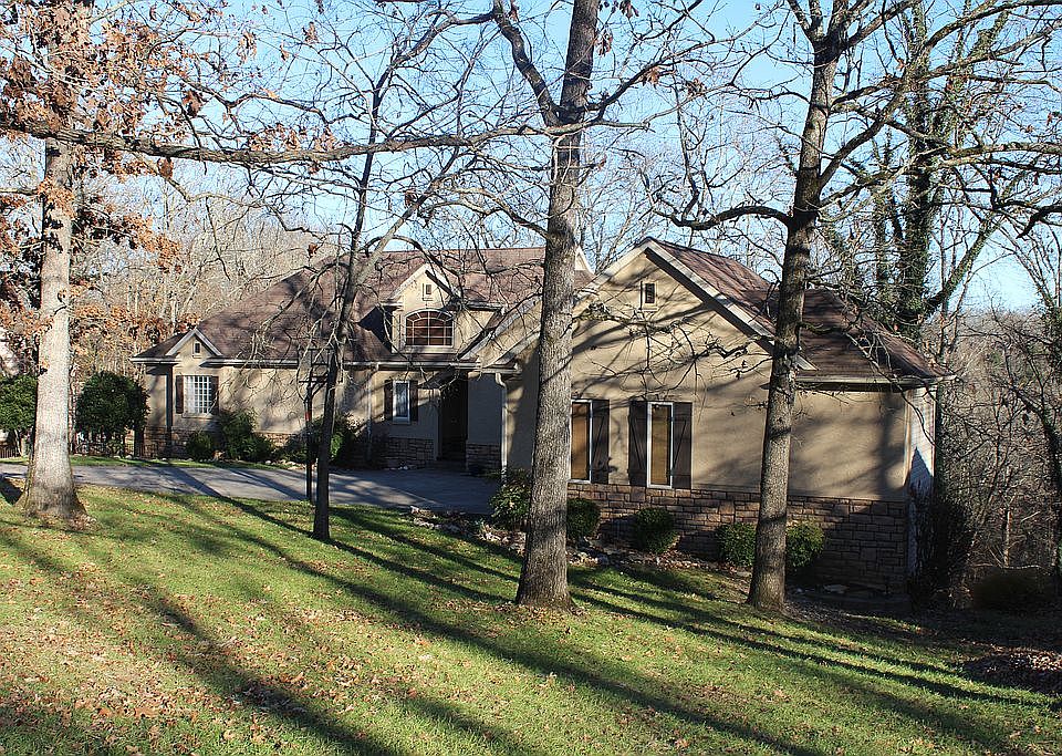 1st image of 121 South Dr