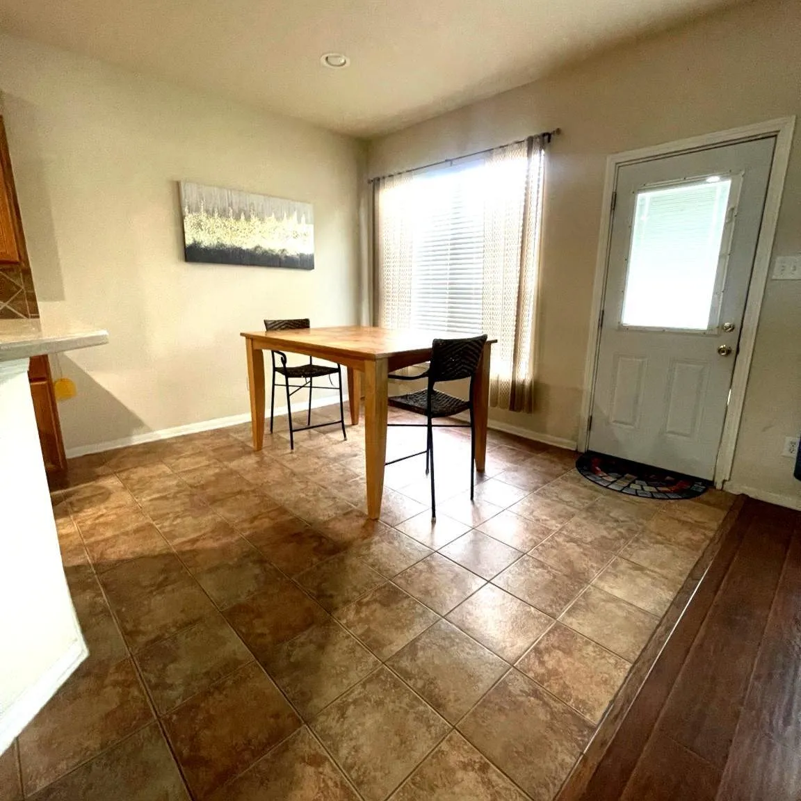4 bed, 2.5 bath, 2656 sqft, $2,500 — Photo 4